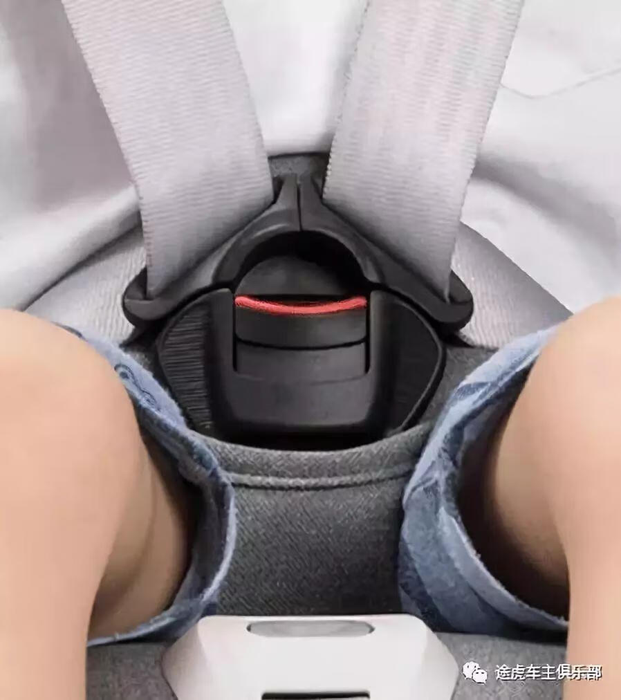 宝宝汽车安全座椅应该安装在什么位置(汽车宝宝座椅)