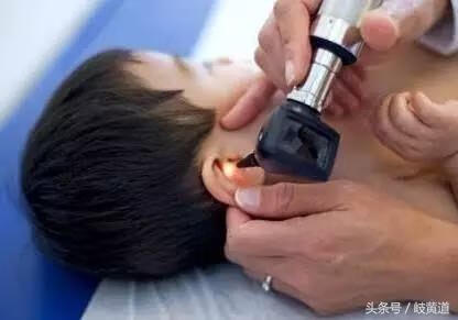 总感觉耳朵里面痒是怎么回事(耳朵里面痒怎么解决)