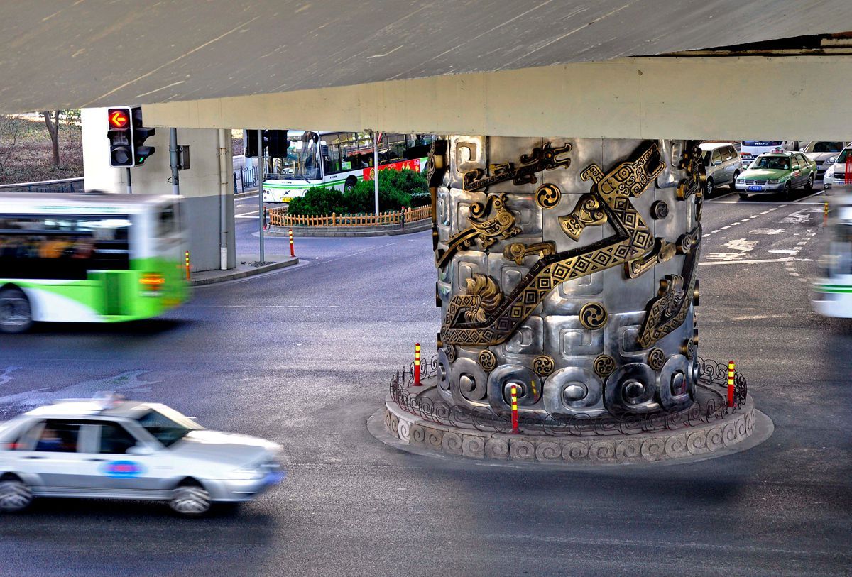 1999年,上海高架桥施工,当工程进行到延安路与南北高架路交叉连接口时