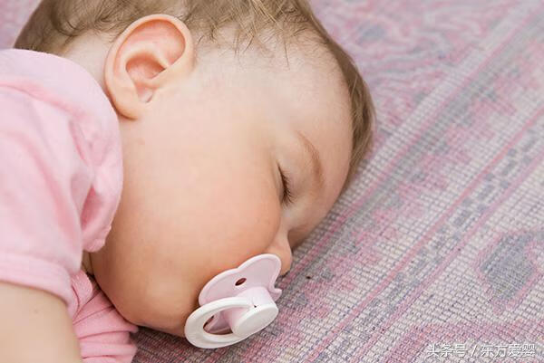 1-2个月宝宝睡眠时间(1一2个月婴儿睡眠时间)