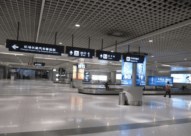 坐飞机可以带多少行李?(坐飞机能带几件随身行李)