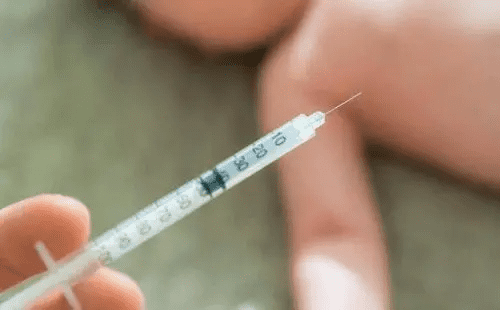 百日破伤风疫苗有什么反应(婴儿打百白破死了)