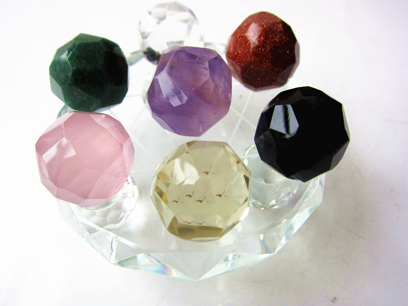 五色水晶手链的风水作用(彩色水晶手链图片大全)