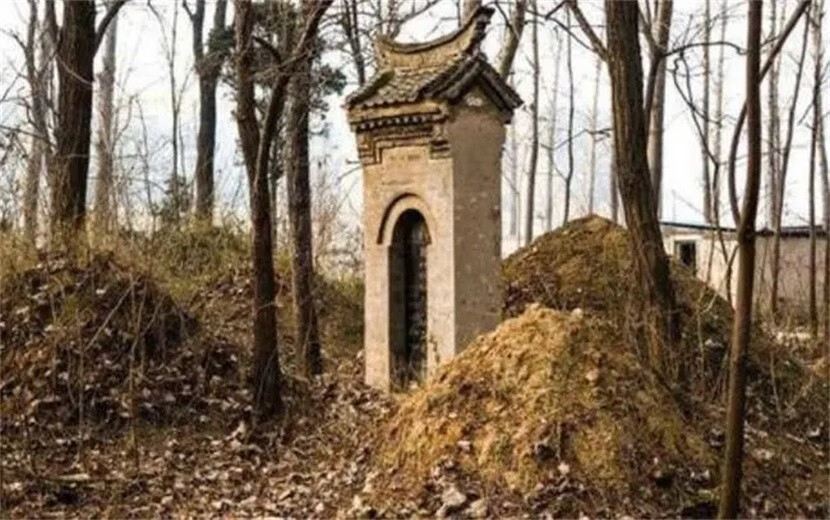 周公解梦，梦里探访爷爷的坟墓——解读地小屋中的神秘灯火