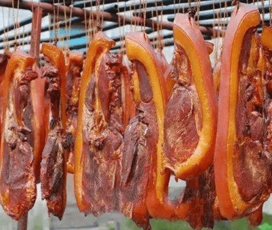 腊肉怎么腌制颜色好看(自家腌制腊肉的做法步骤图)