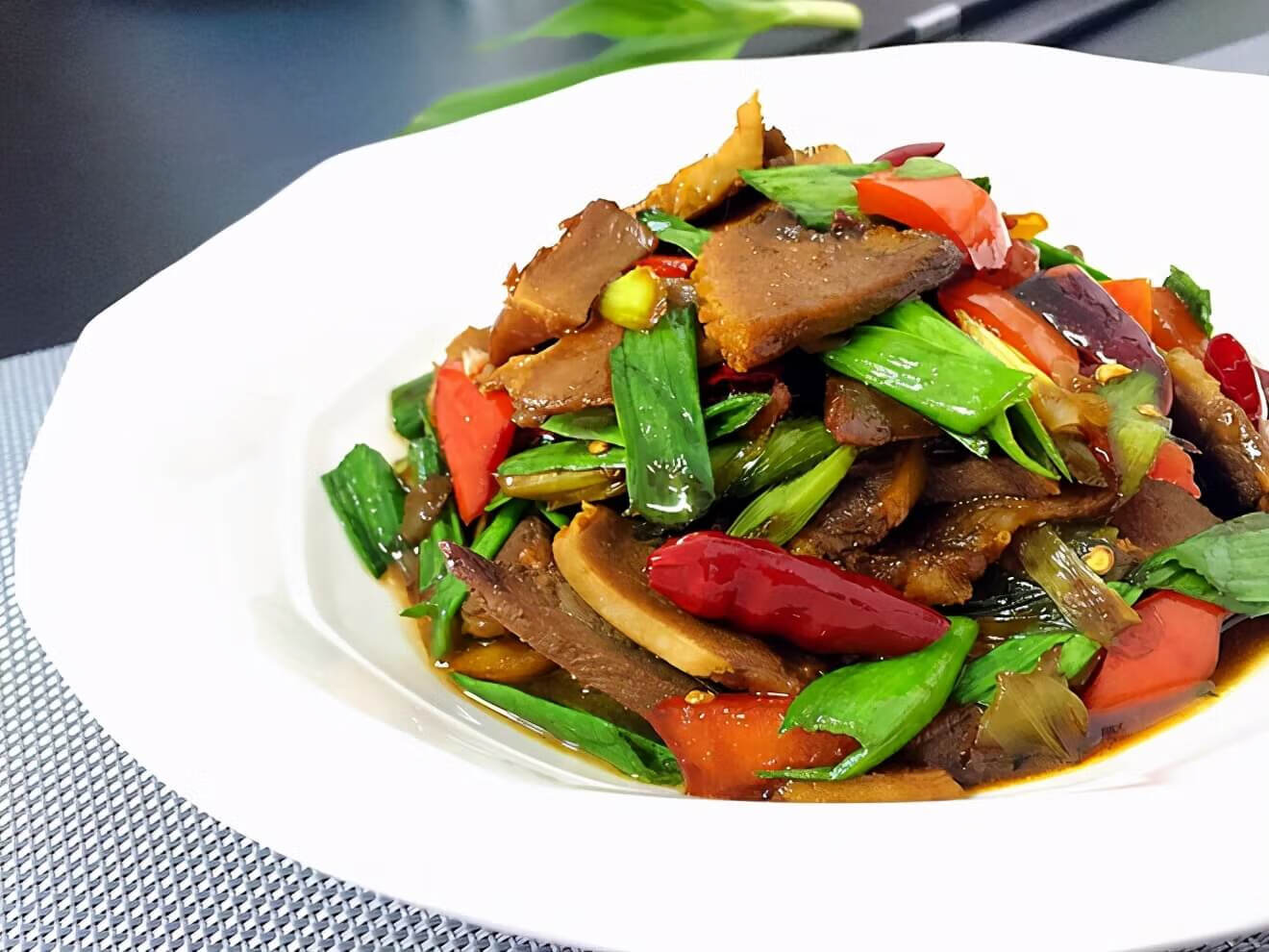 蒜苗的做法大全家常做法(蒜苗炒肉的做法步骤)