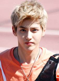 吴亦凡 下颌角(吴亦凡的侧脸)