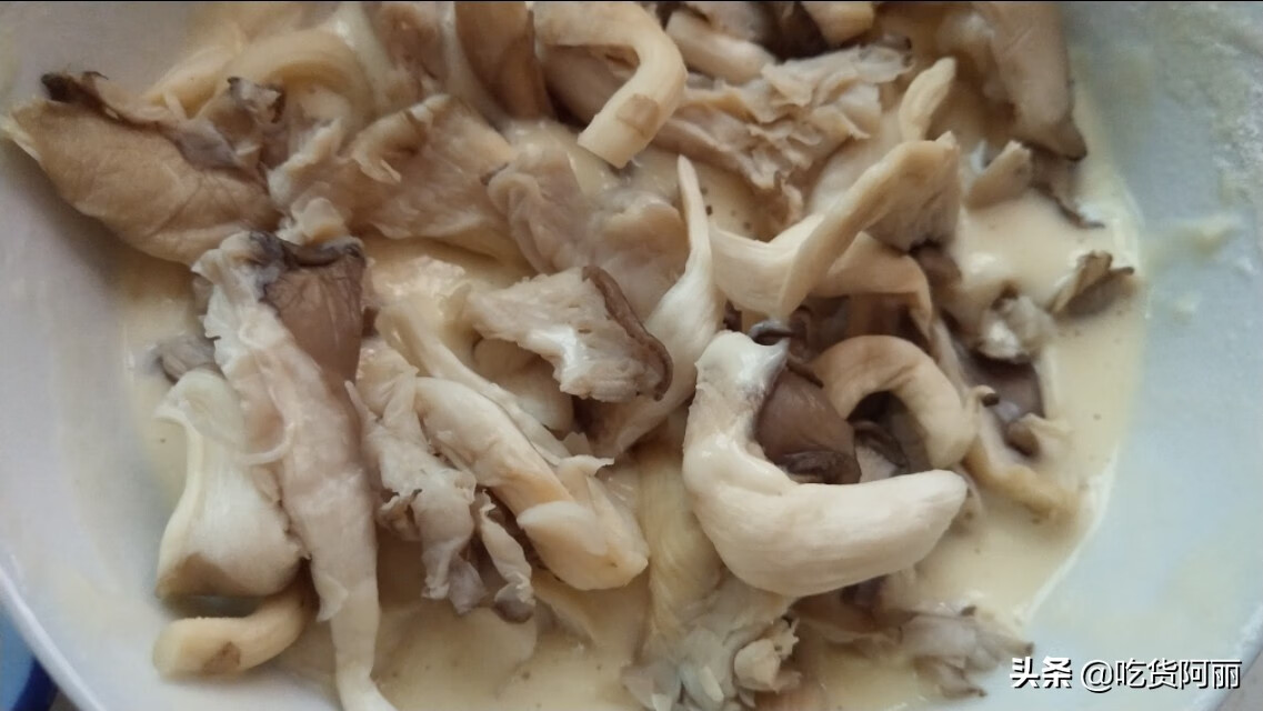 椒盐蘑菇的做法步骤(椒盐蘑菇的做法大全酥脆窍门)