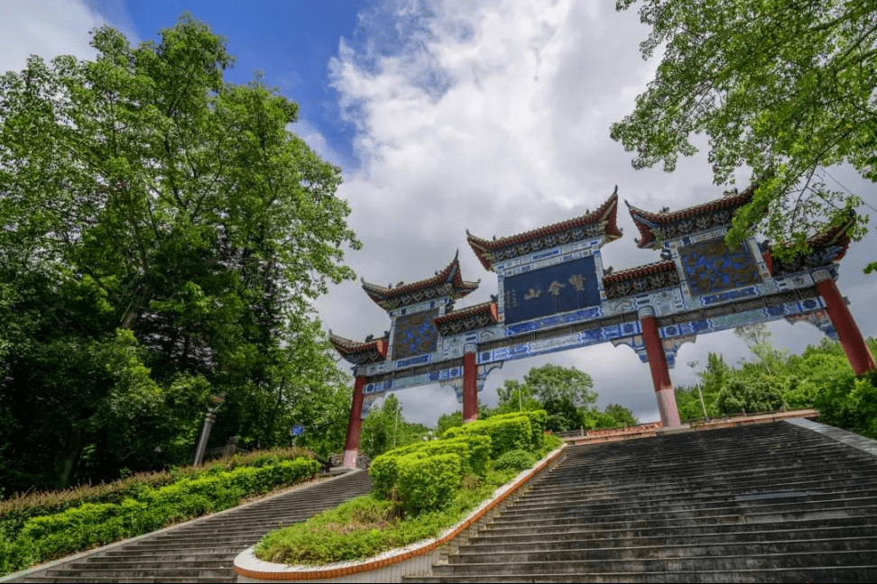 阳山县风水名地(广东阳春出名的风水师)