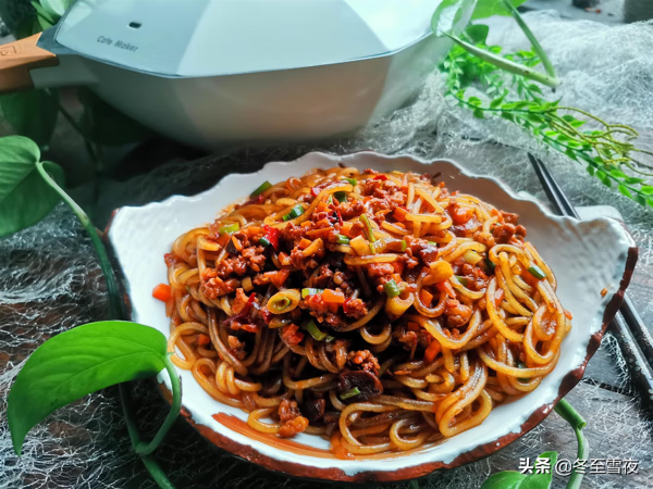 蚂蚁上树怎么做(蚂蚁上树为了什么)