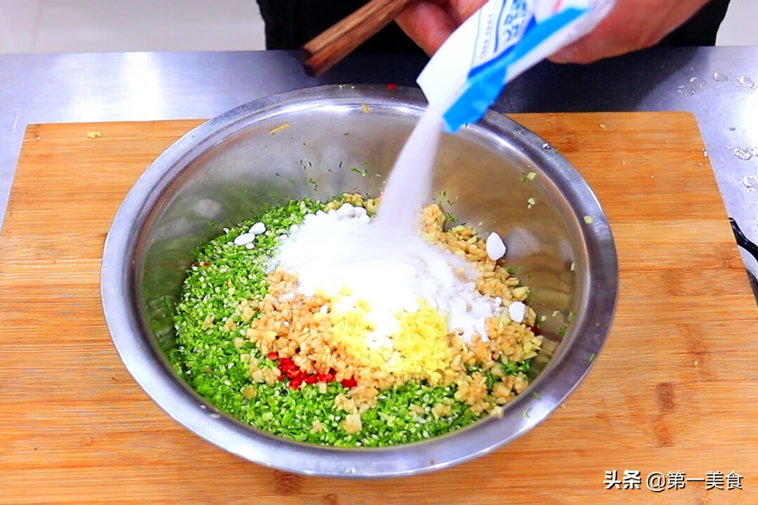 如何腌制韭菜花的做法(腌制韭菜花怎么腌制)