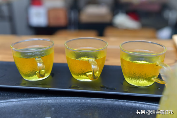 藏红花泡水喝的正确方法(藏红花泡水喝有什么功效)