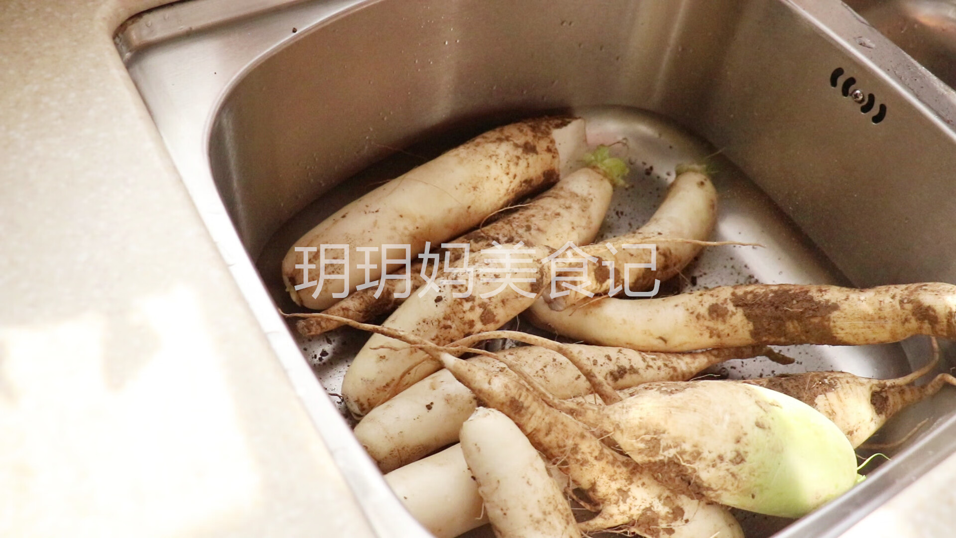萝卜干腌制方法图解(白萝卜干最简单的腌制方法)