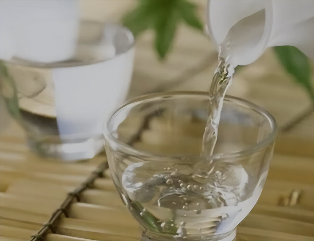 月经一直不干净是什么原因引起的量少(月经来了半个月不干净咋回事)