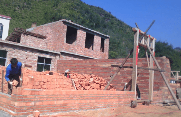 丁字路口的房子风水图解(丁字路口两侧的房子)