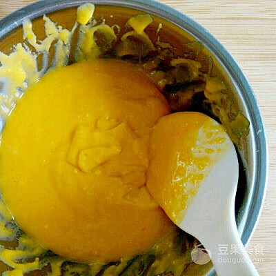 电饭锅做蛋糕的方法(电饭煲如何做蛋糕 家用)