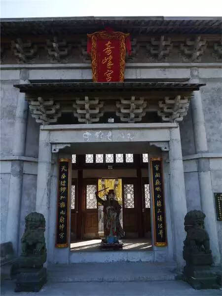 方山正门是哪个门(大门对山怎么化解)