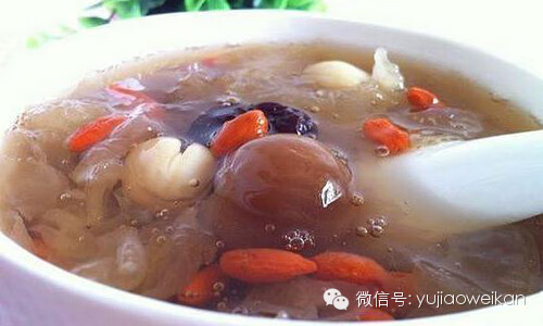 莲子的功效与作用(莲子和什么搭配最好)