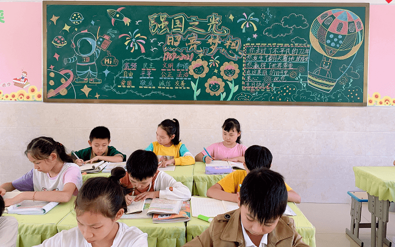 庆国庆黑板报资料内容(庆祝国庆黑板报大全)