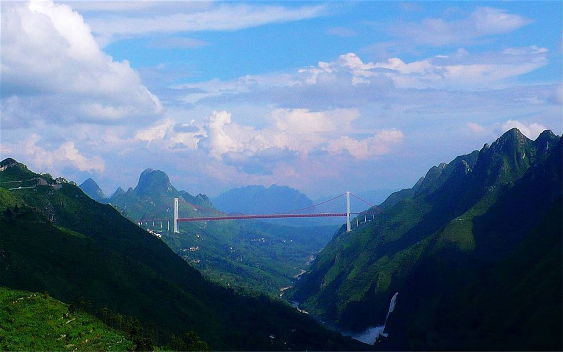 贵州大山里的大别墅(大山别墅的房子图片)