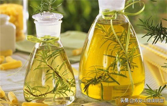 迷迭香精油的功效与作用及使用方法