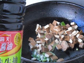 青椒炒豆腐干做法(青椒豆腐干的做法)