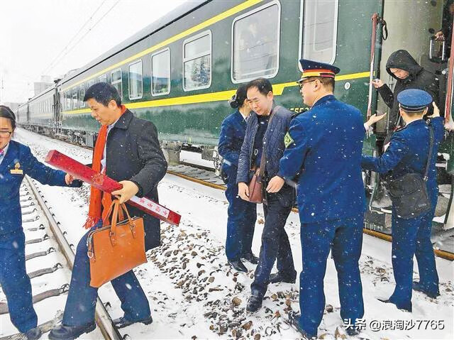 列车员工资待遇(铁路乘务员工资一般多少)