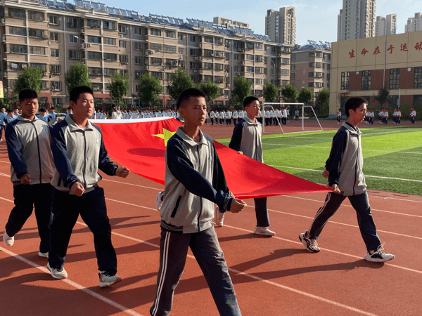 秋风送爽迎盛会 骄阳正当展雄姿—槐荫区育新初级中学运动会新闻稿