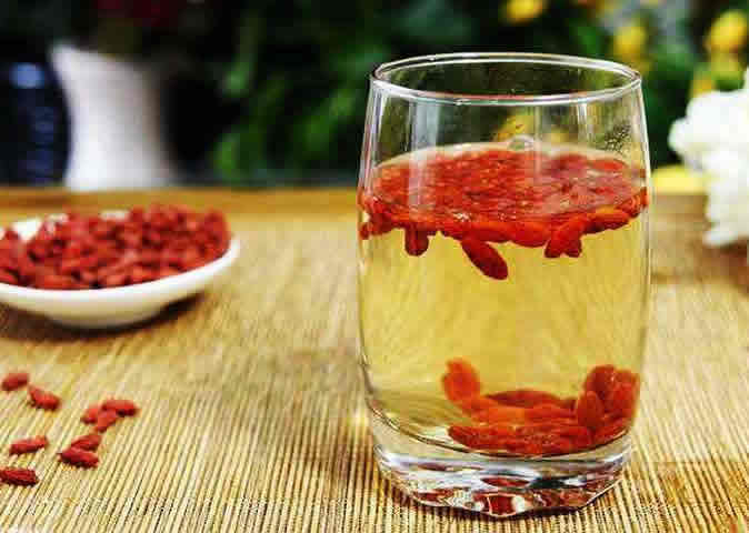 枸杞子泡水喝的功效和作用(枸杞泡水喝的正确方法)
