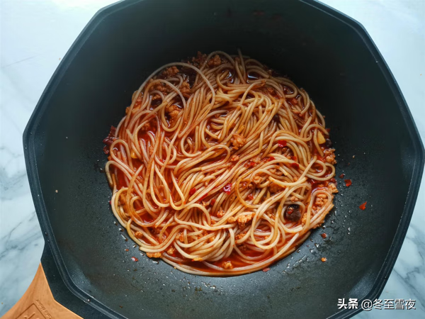 蚂蚁上树怎么做(蚂蚁上树为了什么)