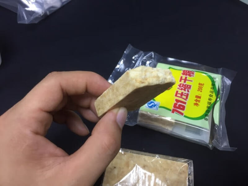 压缩饼干一次吃多少块(压缩饼干一顿可以吃多少)