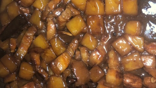 土豆烧肉用什么肉比较好(土豆烧肉的做法窍门)