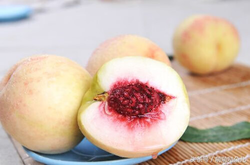 桃子的功效与作用营养价值(吃桃子的好处和坏处)