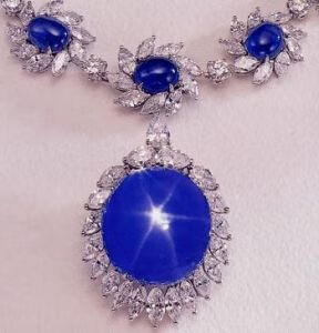 彩色蓝宝石和蓝宝石的区别(彩色蓝宝石是天然的吗)