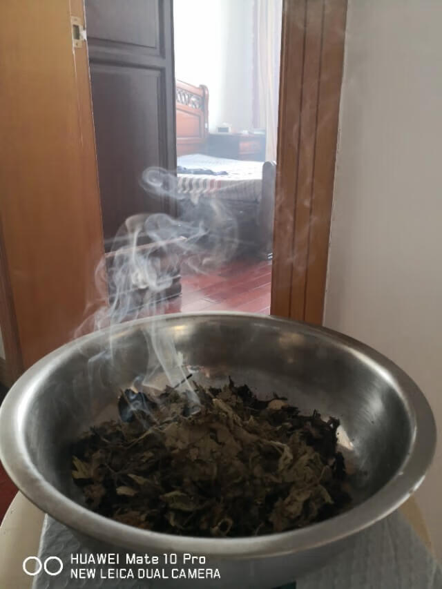 艾草熏房间的作用(房间熏艾的作用和禁忌)