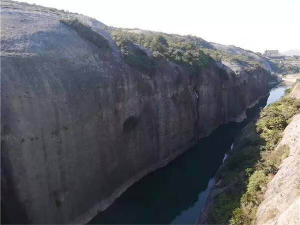 方山正门是哪个门(大门对山怎么化解)