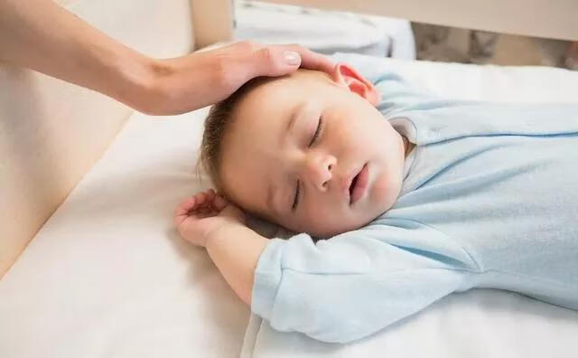 小孩晚上睡觉出汗特别多是什么原因(6岁小孩晚上睡觉出汗)