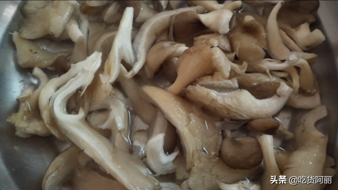 椒盐蘑菇的做法步骤(椒盐蘑菇的做法大全酥脆窍门)
