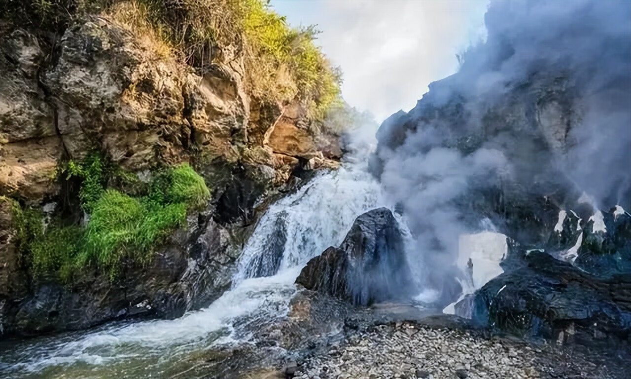 7月份适合去哪里旅游?(七月份自驾游适合去哪里旅游)