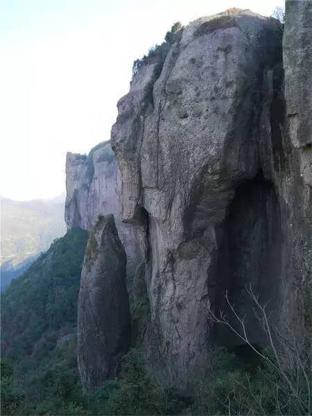 方山正门是哪个门(大门对山怎么化解)