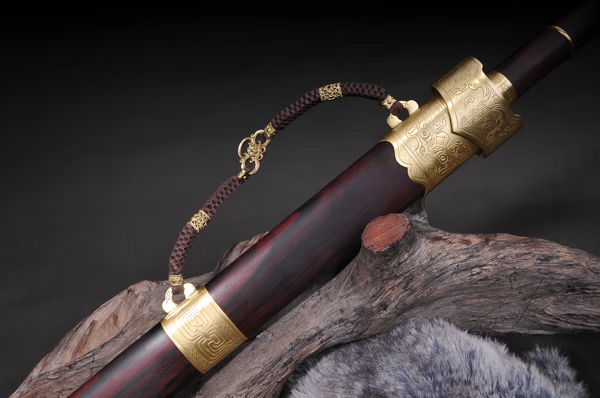 刀剑多少都是带一点镇宅效果的,但这个也是有讲究的,比如说摆放的位置