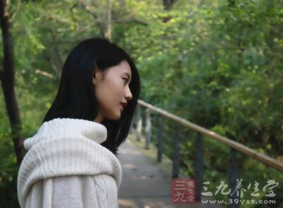 下巴短的女人命运怎么样(女人下巴短的面相好不好)