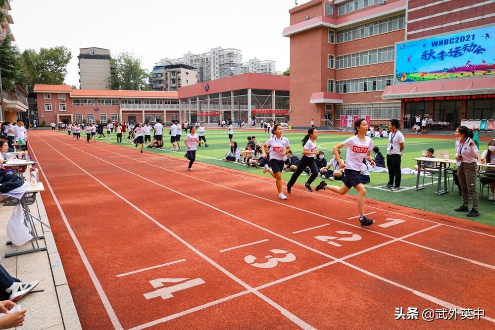 秋运赛场，国梦飞扬——记英中初中部秋季运动会