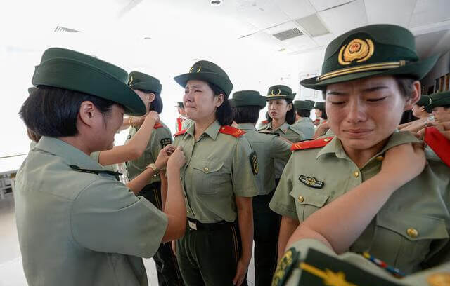 大学生当兵真的好吗(在校大学生当兵的利弊)