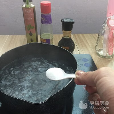 凉拌土豆丝的做法步骤(凉拌土豆丝的简单做法窍门)