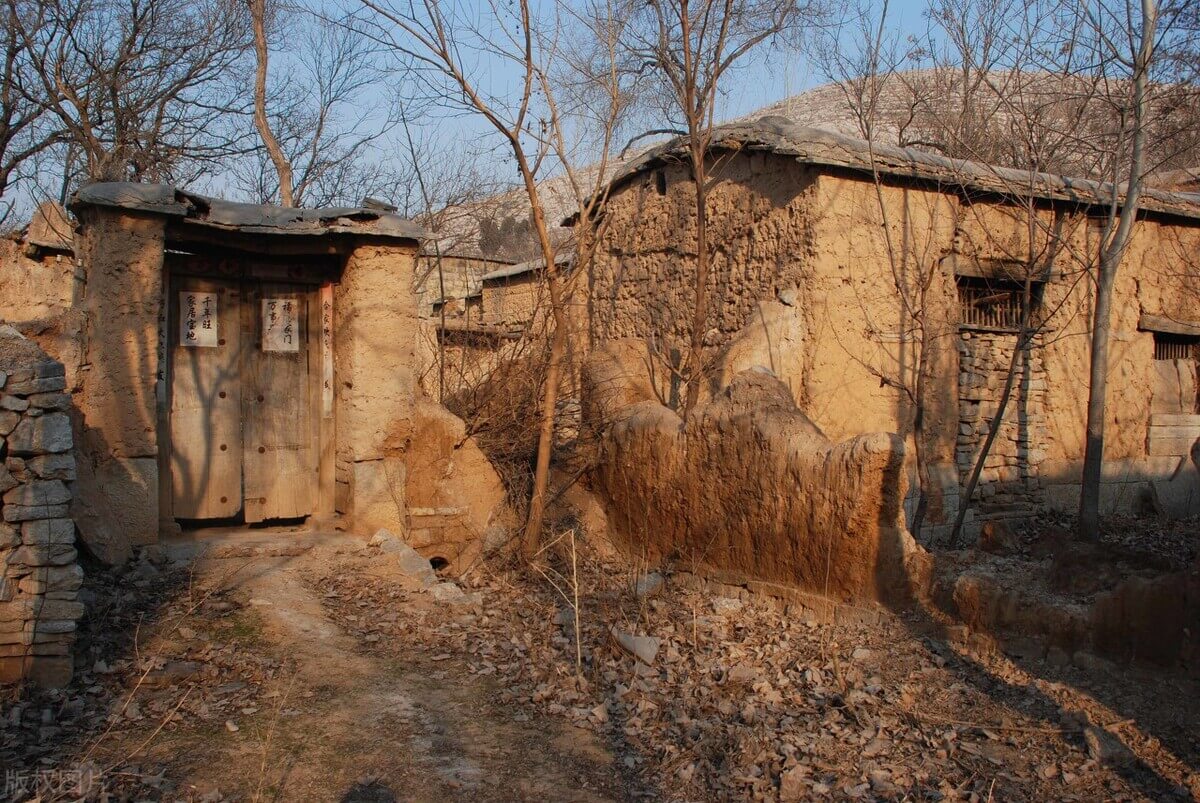 农村住宅屋后风水门前有别人家房子(农村左右邻居房屋风水)