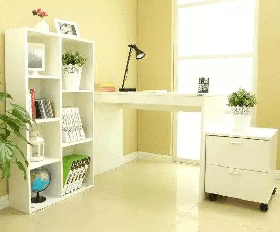 书桌背靠门风水家里书桌背对着门坐好不好