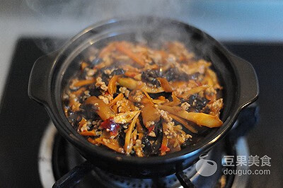 鱼香茄子煲的做法步骤(鱼香肉丝茄子煲怎样做)