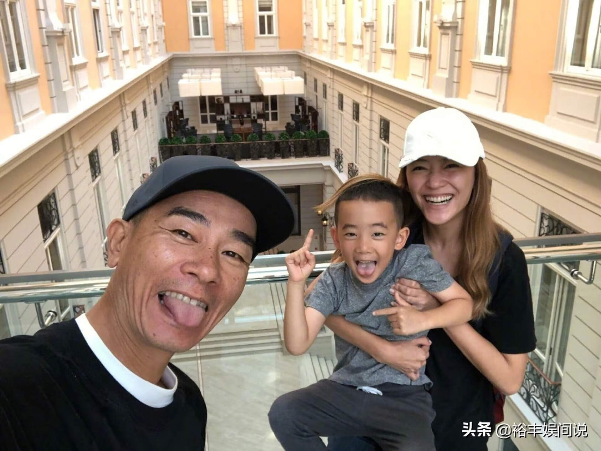 小小春叫什么名字(陈小春一家游玩被偶遇)