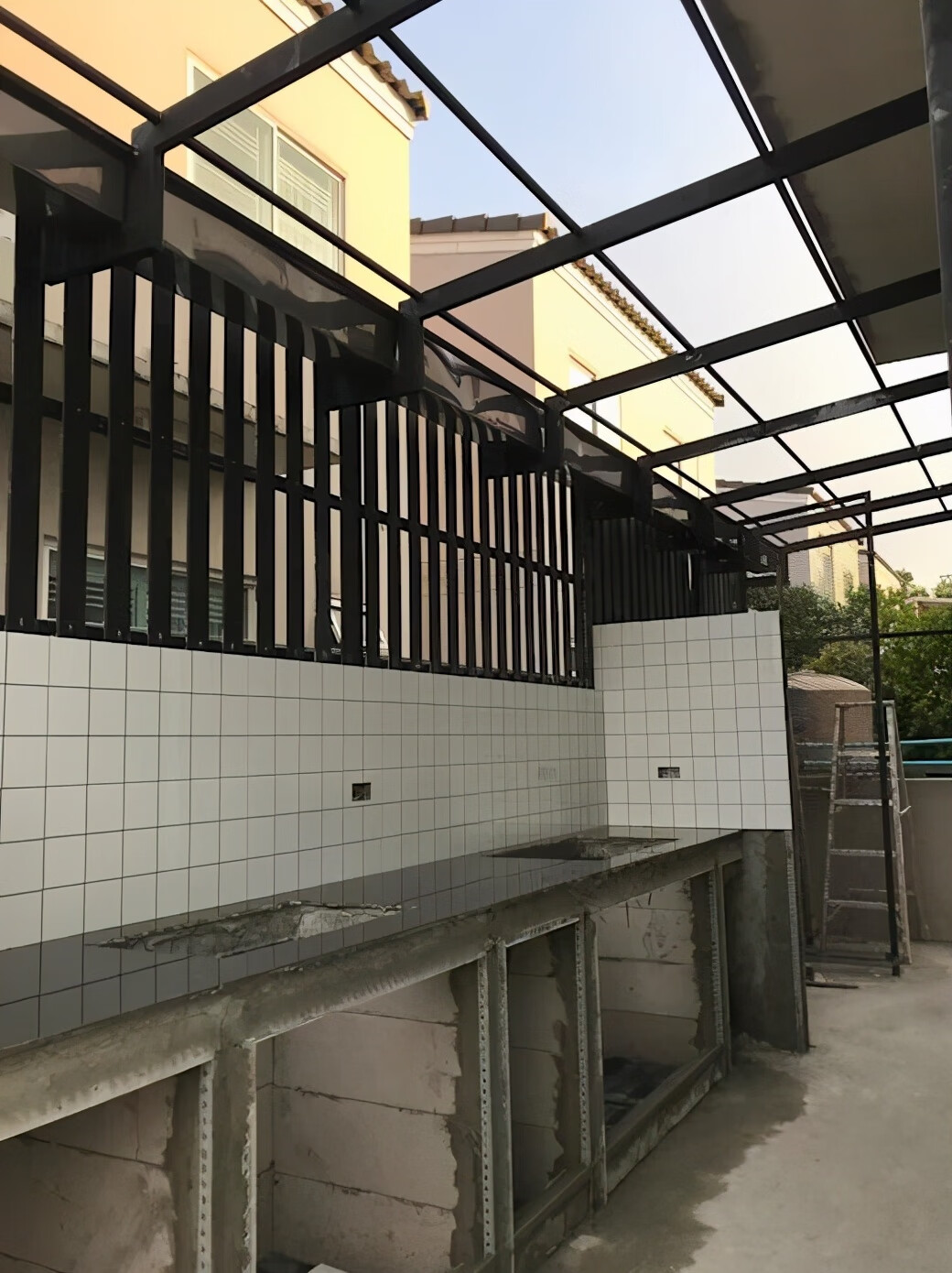 屋后盖棚子风水好吗(房屋后面盖棚子风水上好不好)